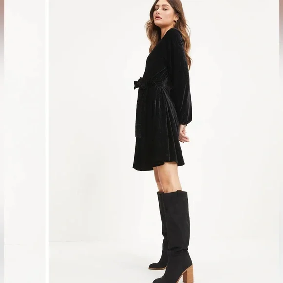 🆕 VICI Harlyn Velvet Tie Dress-Black - Picture 3 of 9